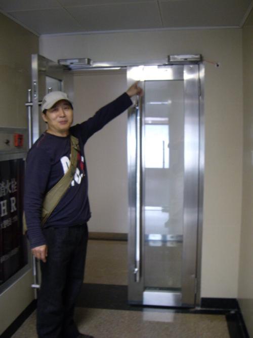 若何选择甲级防火玻璃门确当苦衷项